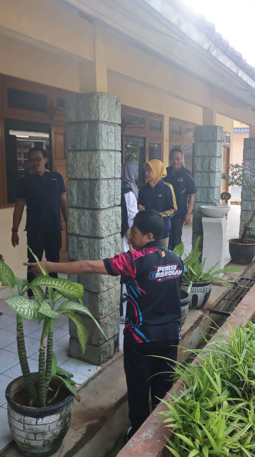 Kegiatan Resik-resik Desa Lan Kutha Sekretariat DPRD Kabupaten Grobogan 4