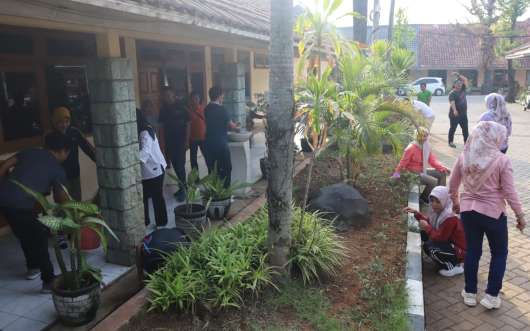 Kegiatan Resik-resik Desa Lan Kutha Sekretariat DPRD Kabupaten Grobogan 3