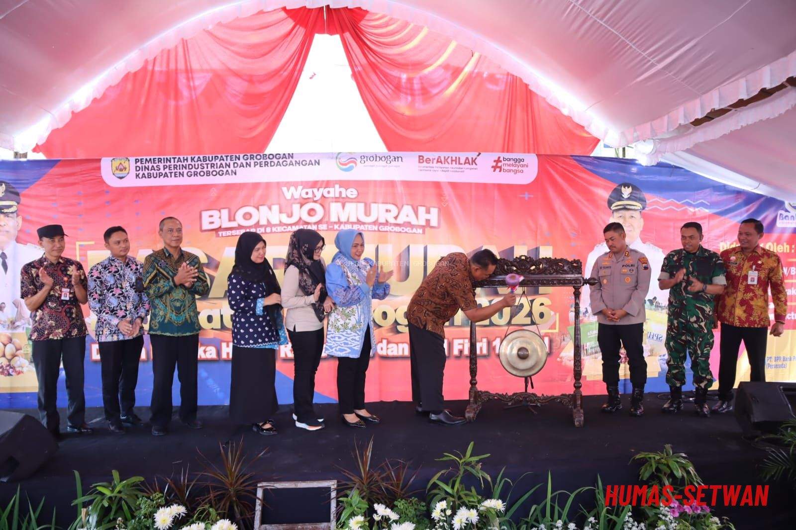 Ketua DPRD Hadiri Penutupan Pasar Murah dalam Rangka Hari Jadi ke-300 Grobogan
